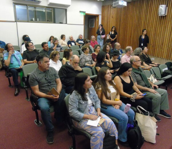 Encuentro comunitario con los vecinos y vecinas de cerro Alegre y cerro Concepción