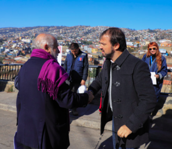 Comienzan las obras de campaña Minvu “Construyendo comunidad sin asbesto” en Cerro Santo Domingo