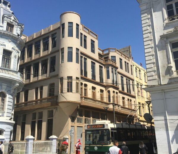 Apertura de edificio La Nave en Barrio Puerto impulsa la reactivación del comercio local