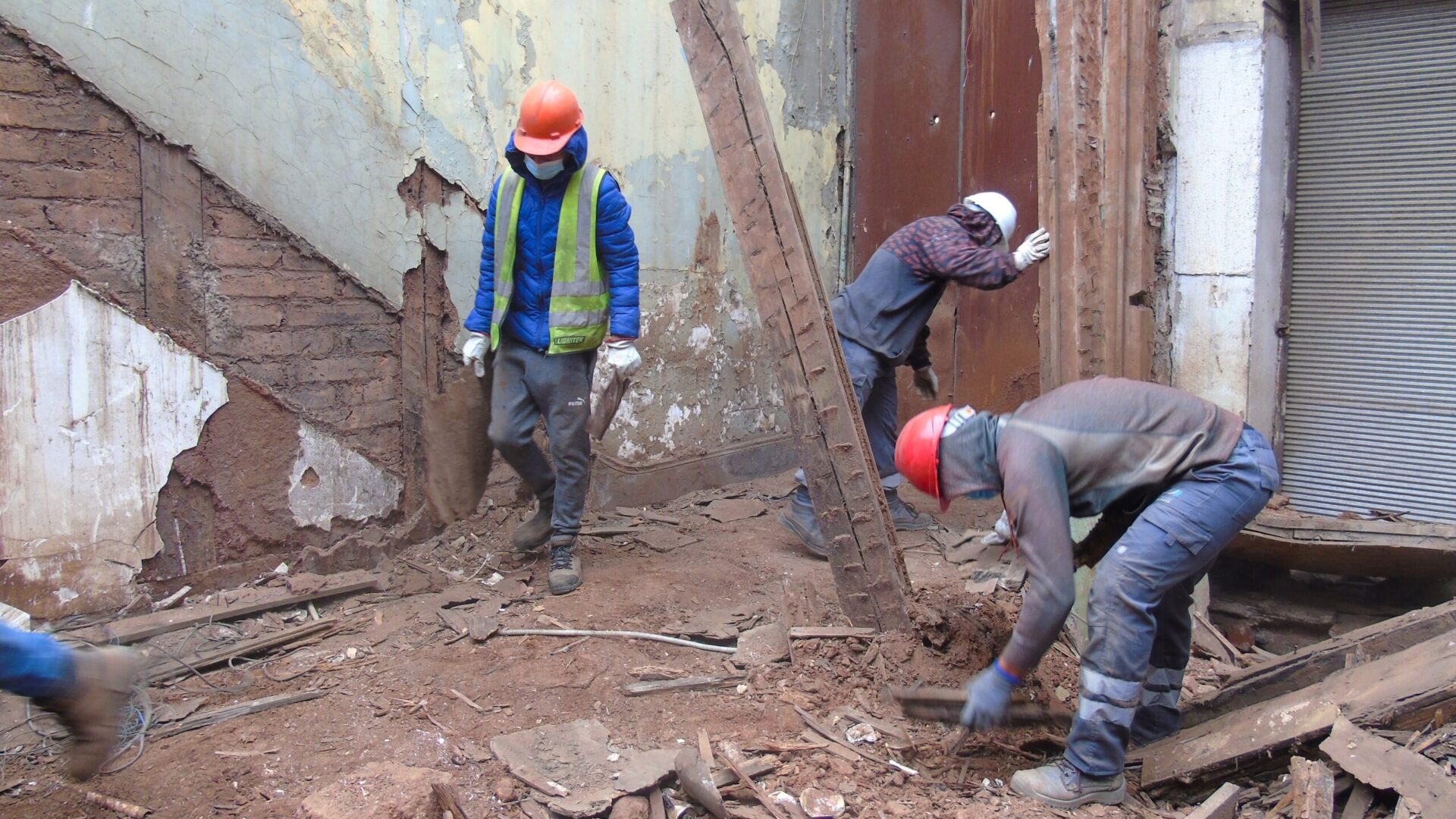 Comienzan las labores de limpieza de emblemático edificio Nasro Maluk