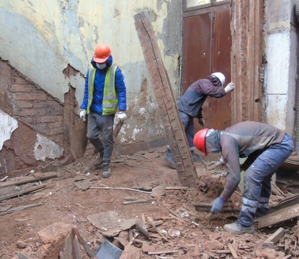 Comienzan las labores de limpieza de emblemático edificio Nasro Maluk